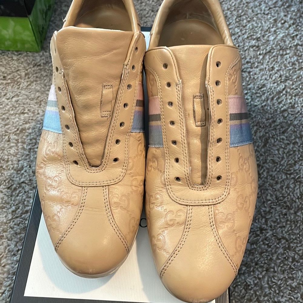 Beautiful throwback Gucci shoes 💯 authentic